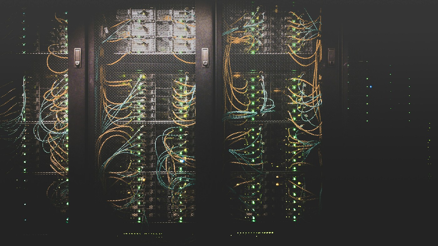 Infra self-hosted barata para SaaS com IA